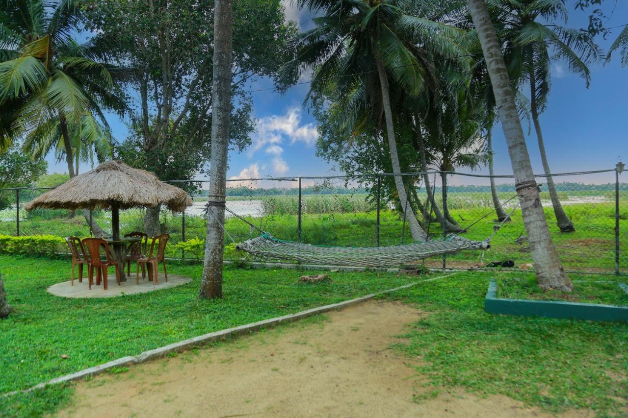 Lake Edge Holiday Inn Tissamaharama Exterior foto